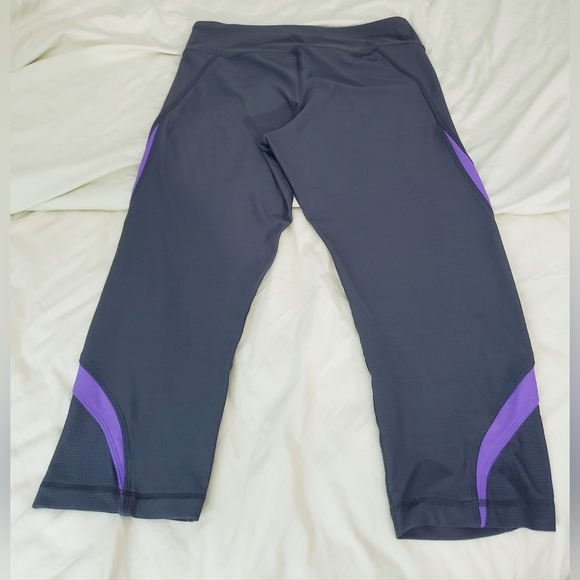 ZUZUZEN Active Gray/Purple Workout Yoga Capri Leggings - Picture 2 of 7